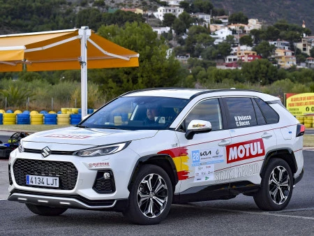 El equipo de Suzuki Ibérica se sube al podio en el arranque del campeonato de España de energías alternativas