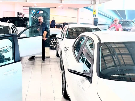 Triocar entrega una nueva flota de vehículos a la empresa Bécares