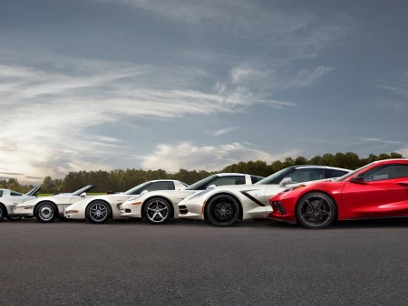 CORVETTE STINGRAY: LA LEYENDA AMERICANA SOBRE RUEDAS