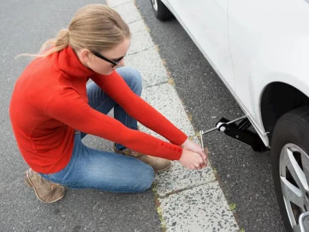 ¿Es obligatorio llevar rueda de repuesto en los coches nuevos?