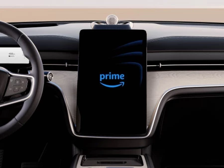 Transmita más en su automóvil Volvo con Prime Video y YouTube