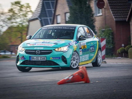 Opel Corsa Rally Electric celebra su debut en Suiza