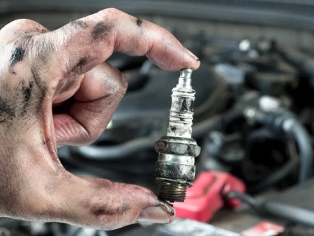 ¿Cada cuánto se cambian las bujías del coche?