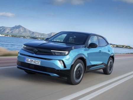 ATRACCIÓN ABSOLUTA: EL NUEVO OPEL MOKKA BRILLA EN NUEVOS COLORES