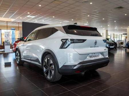 Conducir un coche eléctrico en Castilla y León: dónde cargar y cómo moverte sin limitaciones