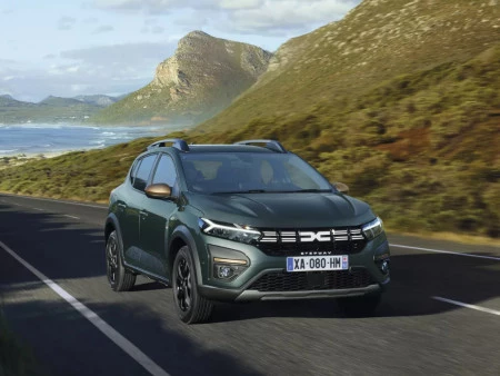 Dacia Sandero continúa líder y se convierte en el modelo más vendido en 2023