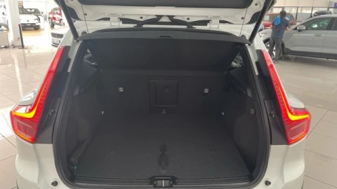 Volvo XC40 B3 G Core Auto 120 kW (163 CV)