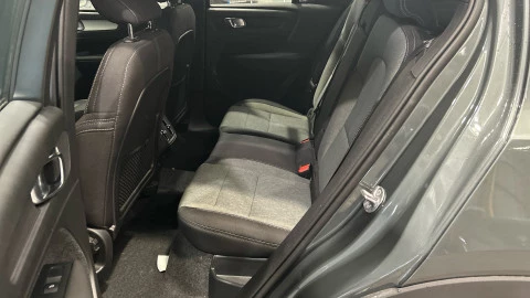 Volvo XC40 B3 G Core Auto 120 kW (163 CV)