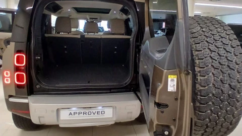 Land Rover Defender 3.0 D200 110 Auto 4WD MHEV