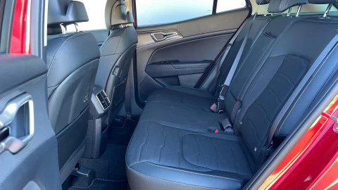 Kia Sportage  1.6 T-GDi HEV Tech 215
