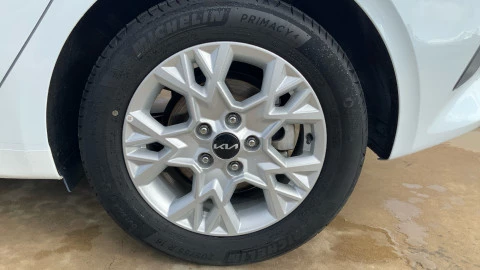 Kia Ceed 1.6 MHEV iMT 100kW (136CV) Concept