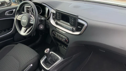 Kia Ceed 1.6 MHEV iMT 100kW (136CV) Concept