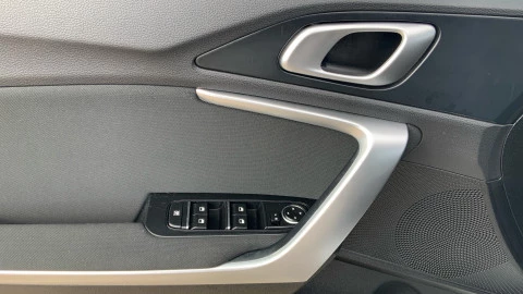 Kia Ceed 1.6 MHEV iMT 100kW (136CV) Concept