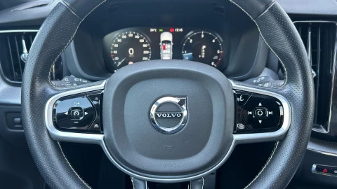 Volvo XC60 2.0 D4 R-Design Auto