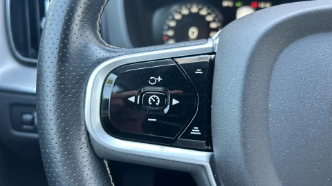 Volvo XC60 2.0 D4 R-Design Auto