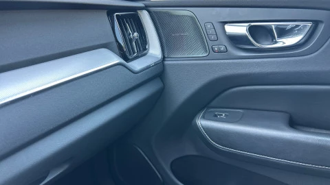 Volvo XC60 2.0 D4 R-Design Auto