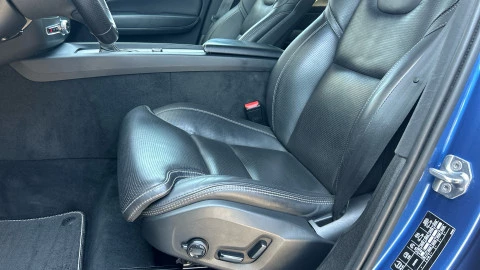 Volvo XC60 2.0 D4 R-Design Auto