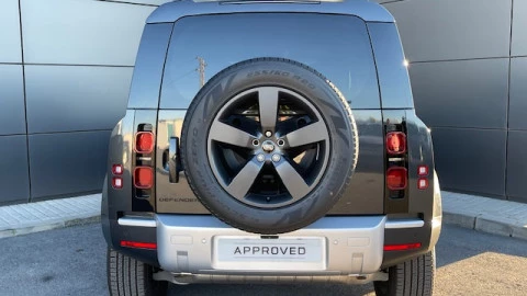 Land Rover Defender 2.0 Si4 404 SE 110 Auto 4WD PHEV