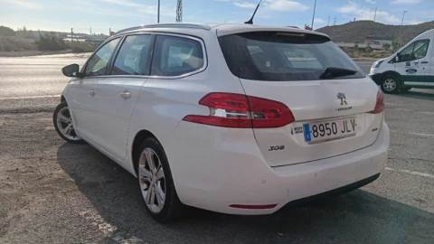 Peugeot 308 5p Allure 1.6 BlueHDi 120