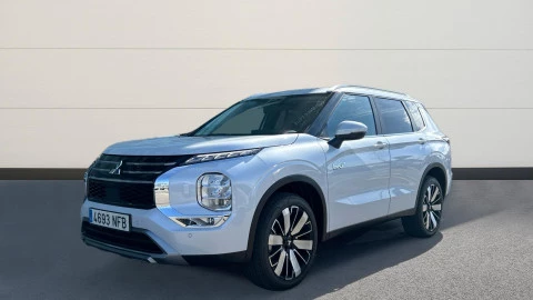Mitsubishi Outlander PHEV Kaiteki 4WD