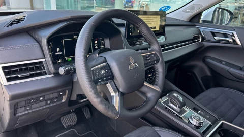 Mitsubishi Outlander PHEV Kaiteki 4WD