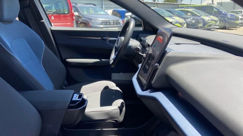 Volvo EX30 Single Motor Extended Range Plus Auto