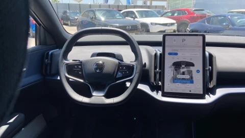 Volvo EX30 Single Motor Extended Range Plus Auto