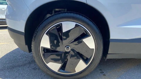 Volvo EX30 Single Motor Extended Range Plus Auto