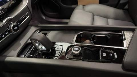 Volvo XC60 T6 Recharge Plus Dark AWD Auto 257 kW (350 CV)