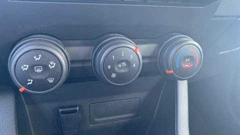 Renault Clio Authentic SCe 49 kW (67CV)