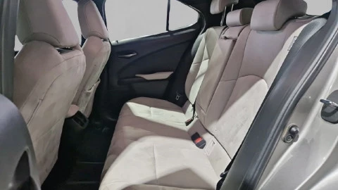 Lexus UX 2.0 250h Business