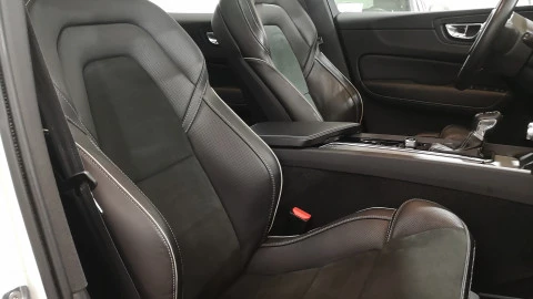 Volvo XC60 2.0 D4 R-Design Auto