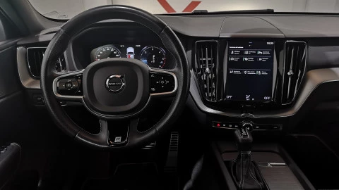 Volvo XC60 2.0 D4 R-Design Auto