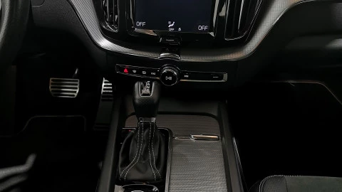 Volvo XC60 2.0 D4 R-Design Auto