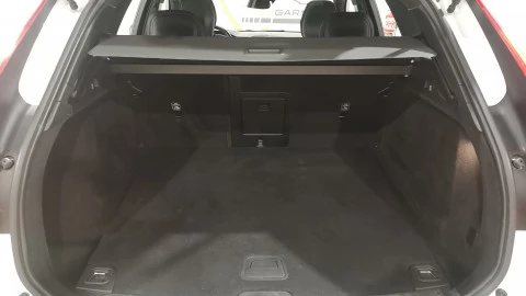 Volvo XC60 2.0 D4 R-Design Auto