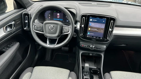 Volvo XC40 2.0 B3 G Plus Dark Auto