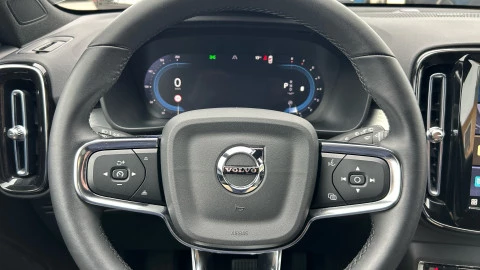 Volvo XC40 2.0 B3 G Plus Dark Auto