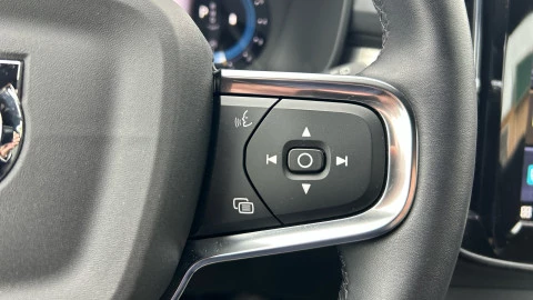 Volvo XC40 2.0 B3 G Plus Dark Auto