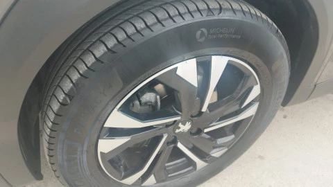 Peugeot 2008 Allure Puretech 130 S&S EAT8