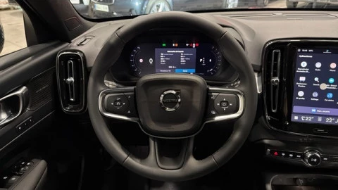 Volvo XC40 B3 G Plus Dark Auto 120 kW (163 CV)