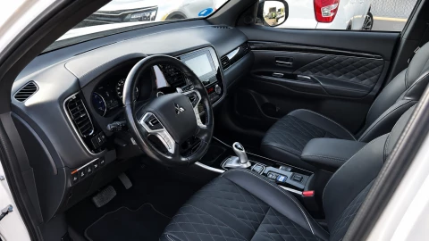 Mitsubishi Outlander 2.4 PHEV Kaiteki Auto 4WD