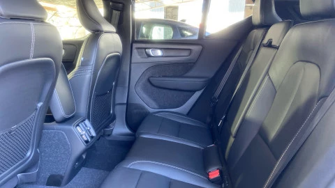 Volvo XC40 2.0 B3 G Plus Dark Auto