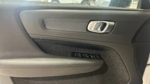 Volvo XC40 1.5 T2 R-Design Auto