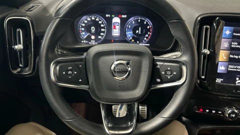 Volvo XC40 1.5 T2 R-Design Auto