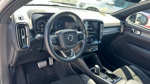 Volvo XC40 1.5 T2 R-Design Auto
