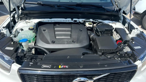 Volvo XC40 1.5 T2 R-Design Auto