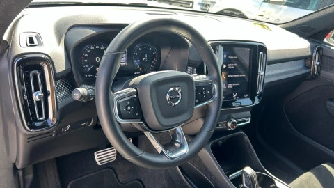 Volvo XC40 1.5 T2 R-Design Auto