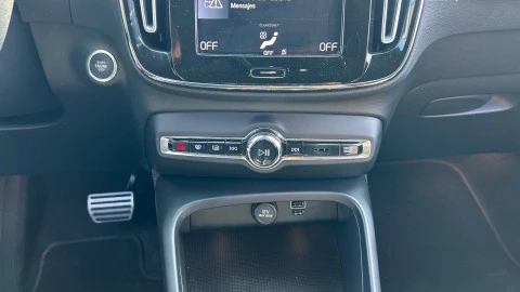 Volvo XC40 1.5 T2 R-Design Auto