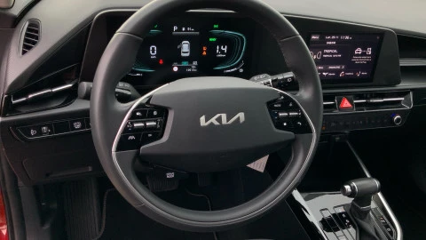 Kia Niro 1.6 GDi HEV 104kW (141CV) Concept
