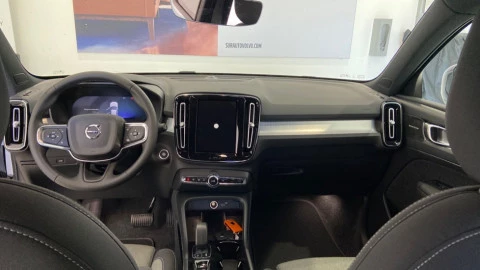Volvo XC40 2.0 B3 G Plus Dark Auto